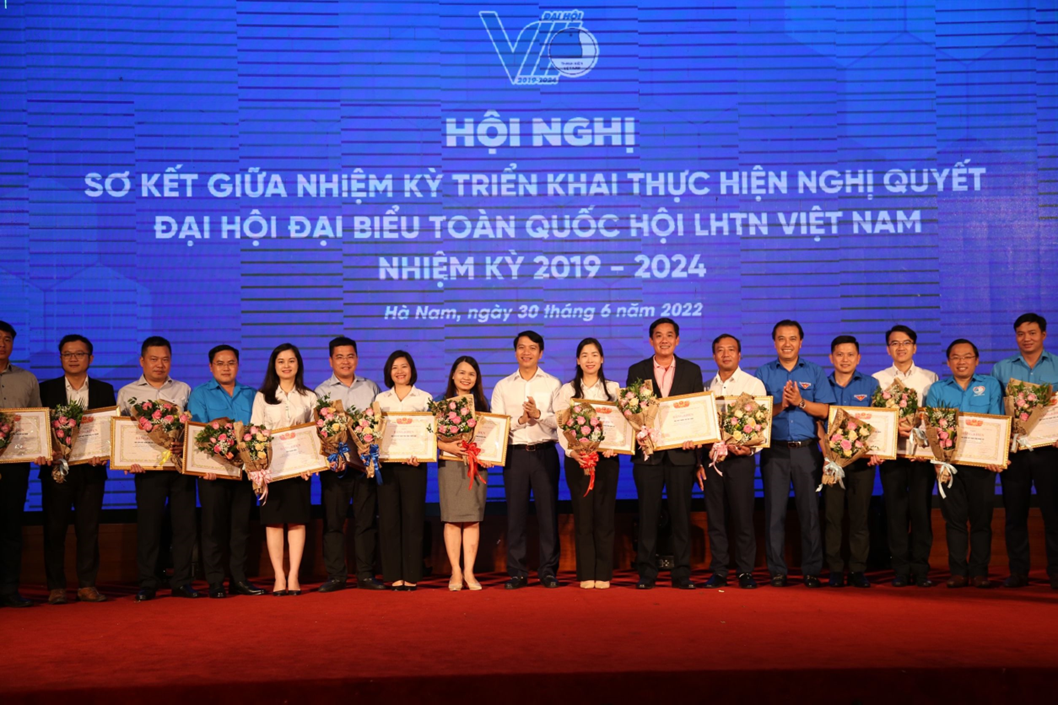 ซี.พี. เวียดนาม รับประกาศเกียรติคุณในฐานะองค์กรสร้างสรรค์ประโยชน์ให้สังคมจากสหพันธ์เยาวชนแห่งชาติเวียดนาม