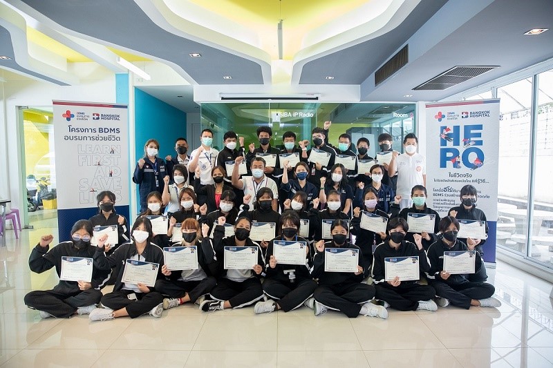 รพ.กรุงเทพ จัดอบรม CPR การช่วยชีวิตขั้นพื้นฐานและการปฐมพยาบาลเบื้องต้น ให้กับ SIBA College เสริมทักษะการช่วยชีวิต