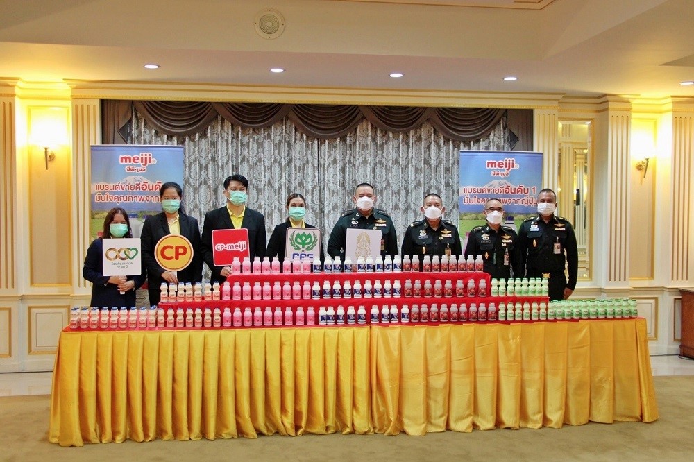 ซีพีเอฟ-กองทัพบก มอบนม “ซีพี-เมจิ” หนุนกิจกรรมวาดภาพบนกำแพง “สวนทศมินทราภิรมย์” ถวายเป็นพระราชกุศล ร.10