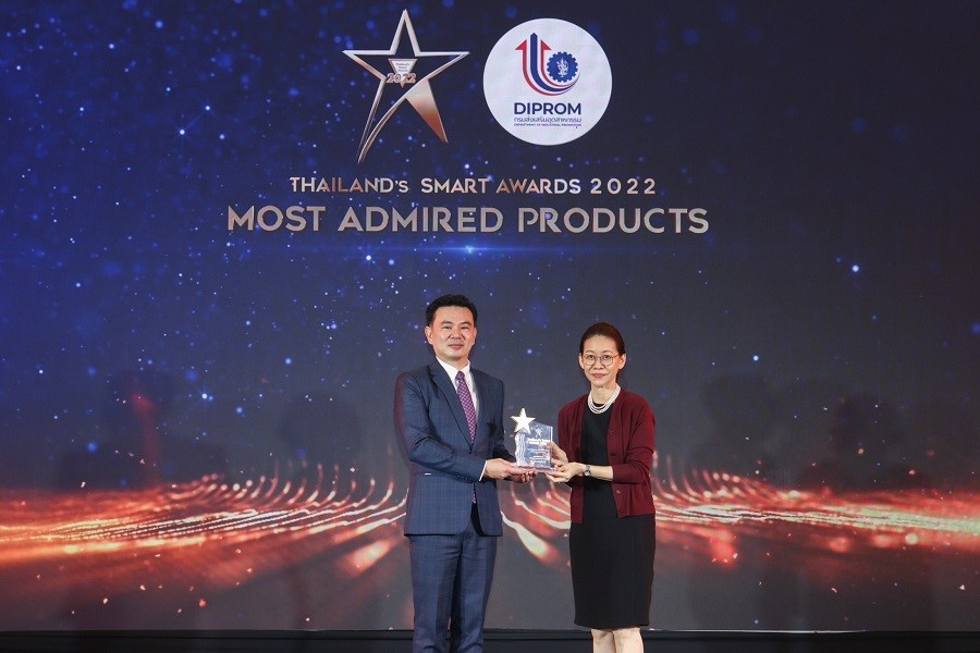 กรุงเทพประกันภัยโดดเด่น รับ 2 รางวัล