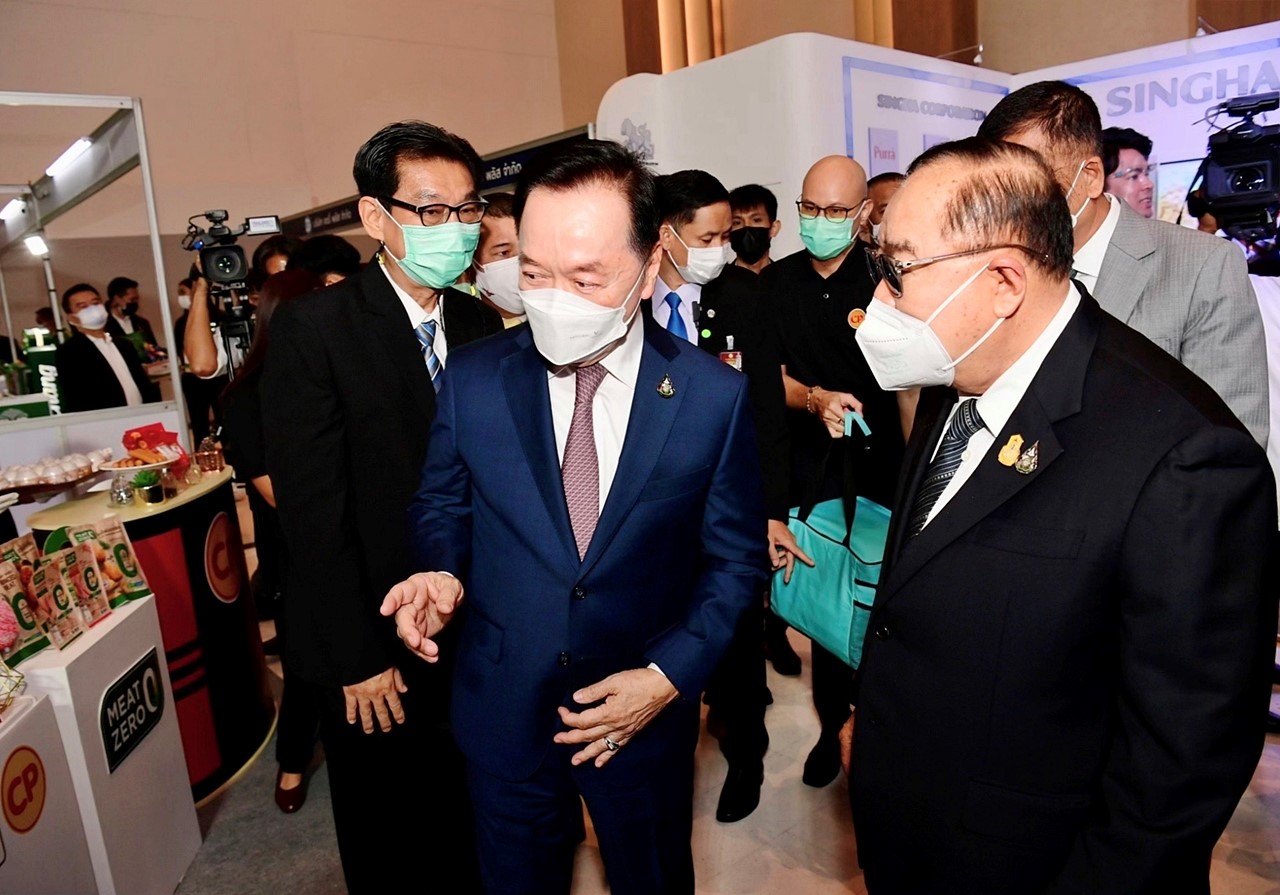 รองนายกฯ ประวิตร ชมนวัตกรรมอาหารและการบริหารจัดการน้ำ CPF งานน้ำบาดาลฯ ปี 2565