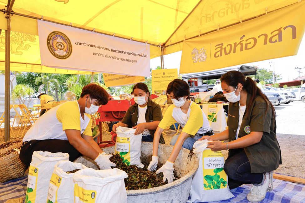 สิงห์อาสา เคลียร์ผักตบชวา เปิดทางระบายน้ำ รับปริมาณฝนป้องกันน้ำท่วม