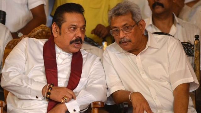 Current Sri Lankan President Gotabaya Rajapaksa (right) and his brother, former Prime Minister and President Mahinda Rajapaksa, in 2018
