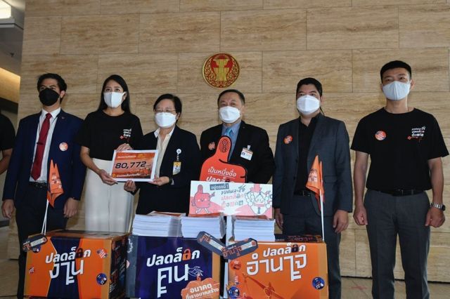 คณะก้าวหน้า-พรรคก้าวไกลยื่นรายชื่อต่อรัฐสภาเดินหน้าแก้ไข รธน. เปิดทางให้เลือกตั้งผู้ว่าฯ ทั่วประเทศ