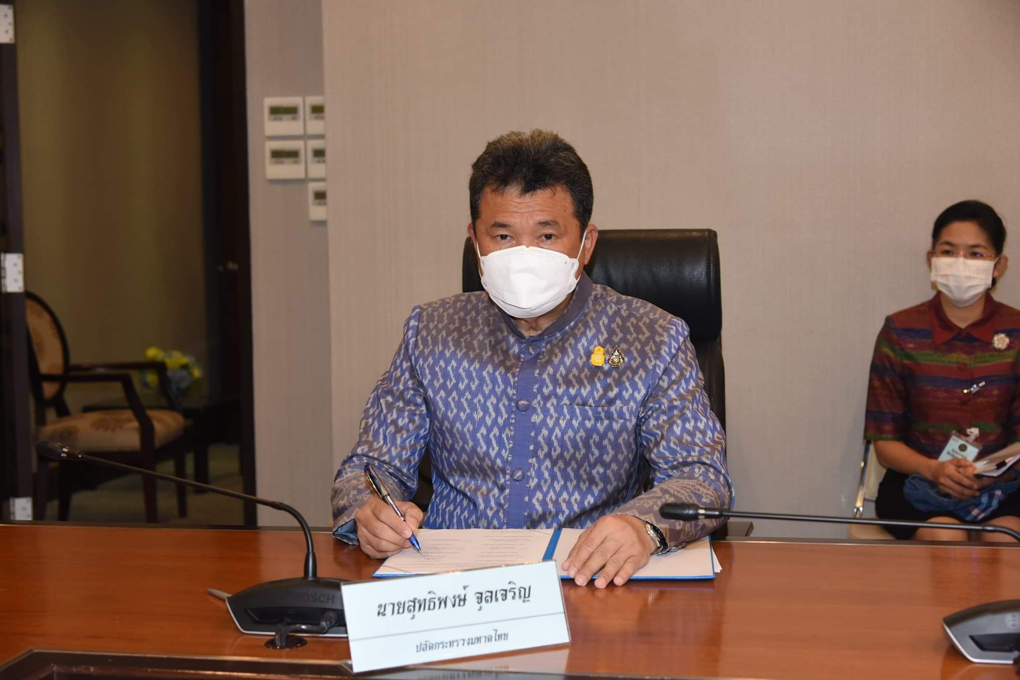 ปลัด มท. ร่วมลงนาม MOU อำนวยความสะดวกให้ประชาชน ผ่าน “ทางรัฐ” พร้อมปลุกพลังข้าราชการให้มีหัวใจรับใช้บริการพี่น้อง