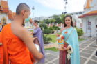 MUT 2022 : 30 สาวงาม ใส่ชุดไทยสุดสง่า ตักบาตรขอพรเสริมสิริมงคล