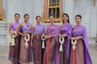 MUT 2022 : 30 สาวงาม ใส่ชุดไทยสุดสง่า ตักบาตรขอพรเสริมสิริมงคล