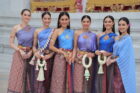 MUT 2022 : 30 สาวงาม ใส่ชุดไทยสุดสง่า ตักบาตรขอพรเสริมสิริมงคล