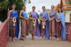MUT 2022 : 30 สาวงาม ใส่ชุดไทยสุดสง่า ตักบาตรขอพรเสริมสิริมงคล