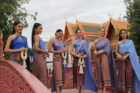 MUT 2022 : 30 สาวงาม ใส่ชุดไทยสุดสง่า ตักบาตรขอพรเสริมสิริมงคล