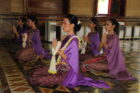MUT 2022 : 30 สาวงาม ใส่ชุดไทยสุดสง่า ตักบาตรขอพรเสริมสิริมงคล