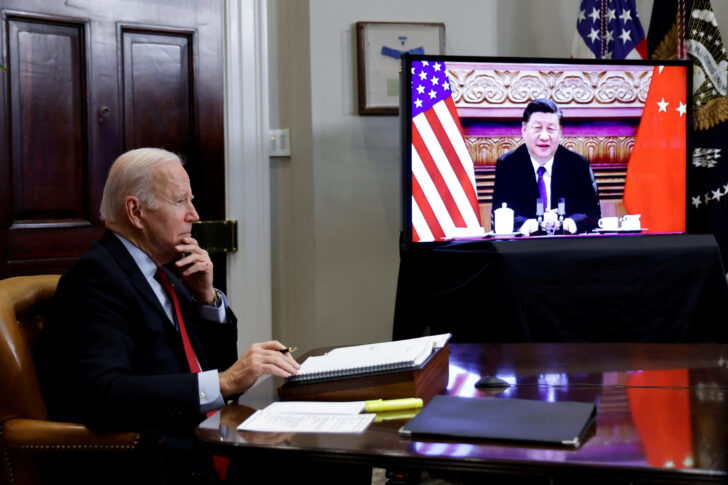 FILE PHOTO: U.S. President Biden speaks virtually with Chinese leader Xi from the White House in Washington อย่าเล่นกับไฟกรณีไต้หวัน
