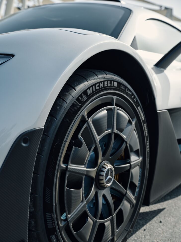 220214010_amg_yasmarina_michelin_artwork_sx053