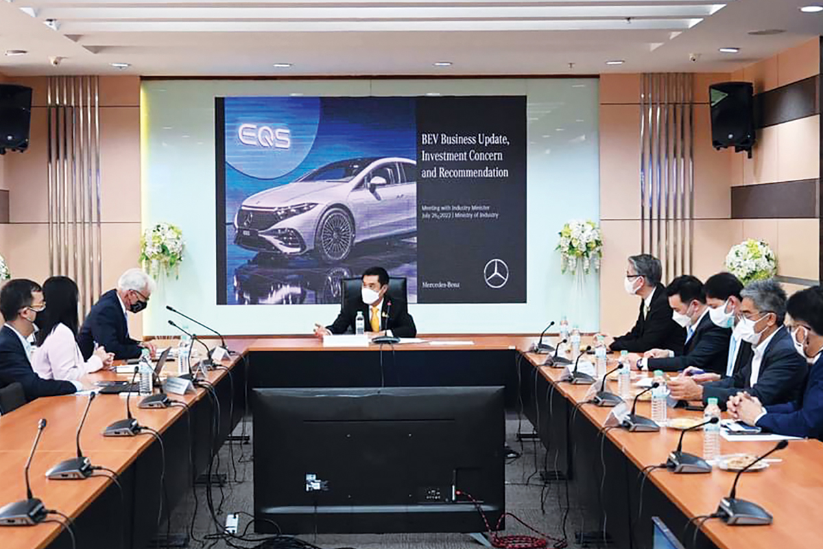 เบนซ์พบ “สุริยะ” ยื่นข้อเสนอ EV ขอท็อปอัพบีโอไอก่อนลงทุน รง.EQS500