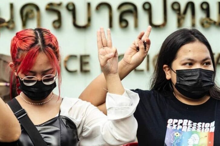 ใบปอ บุ้ง ใบปอ บุ้ง