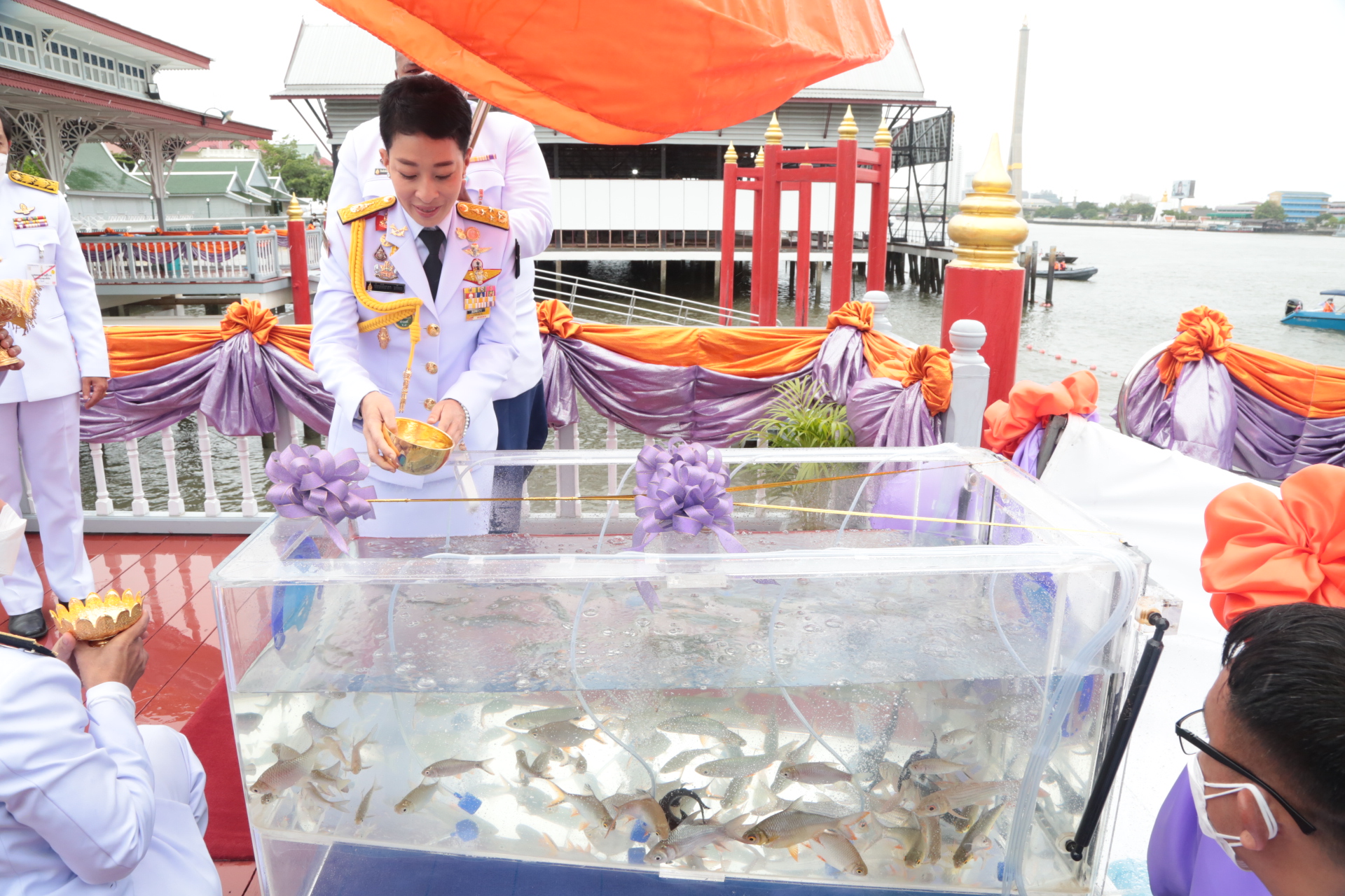 เจ้าฟ้าพัชรกิติยาภาฯ ทรงปล่อยพันธุ์ปลาฯ เนื่องในวันคล้ายวันประสูติ กรมหมื่นสุทธนารีนาถ