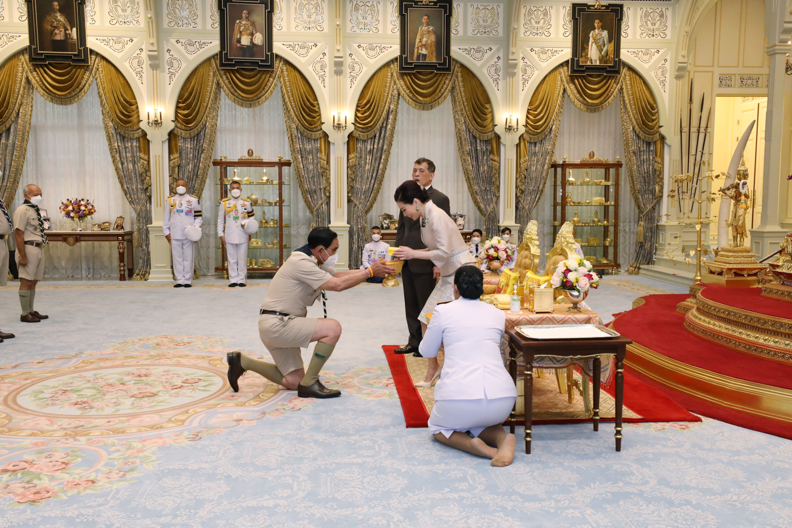 ในหลวง พระราชินี พระราชทานวโรกาส ให้ พล.อ.ประยุทธ์ สภานายกสภาลูกเสือไทย เฝ้าฯ