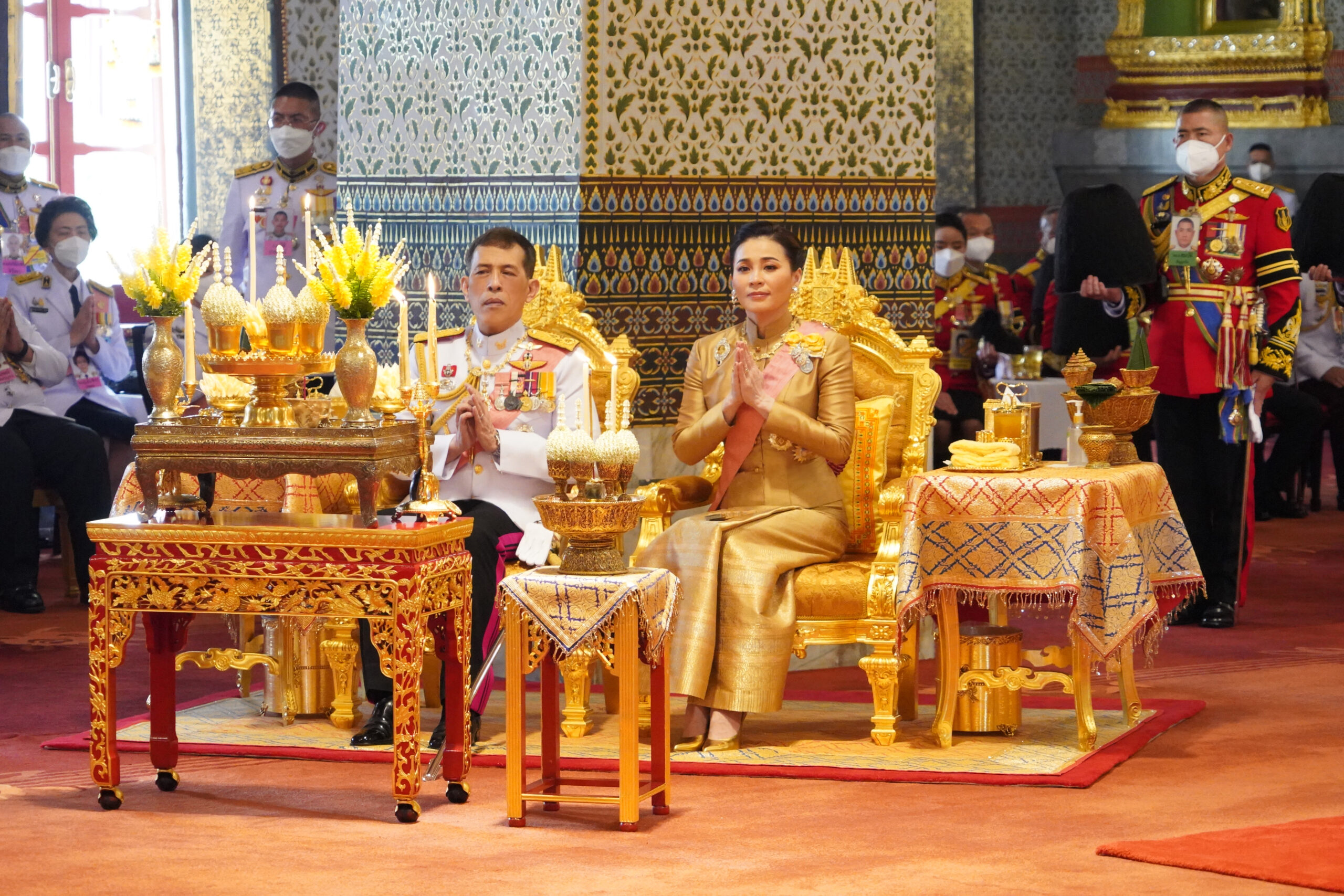 ในหลวง พระราชินี เสด็จฯพระราชพิธีเฉลิมพระชนมพรรษา ในพระบรมมหาราชวัง