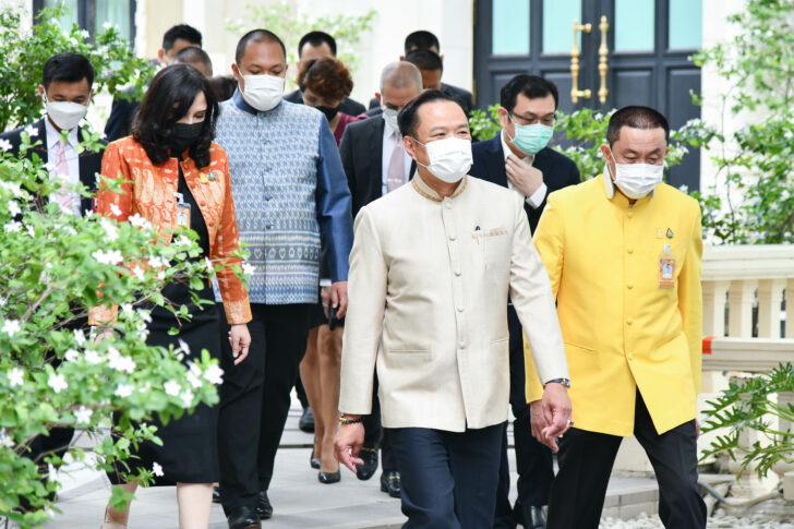 นายอนุทิน ชาญวีรกูล รองนายกรัฐมนตรี และรัฐมนตรีว่าการกระทรวงสาธารณสุข ในฐานะหัวหน้าพรรคภูมิใจไทย (ภท.) นายอนุทิน ชาญวีรกูล รองนายกรัฐมนตรี และรัฐมนตรีว่าการกระทรวงสาธารณสุข ในฐานะหัวหน้าพรรคภูมิใจไทย (ภท.)