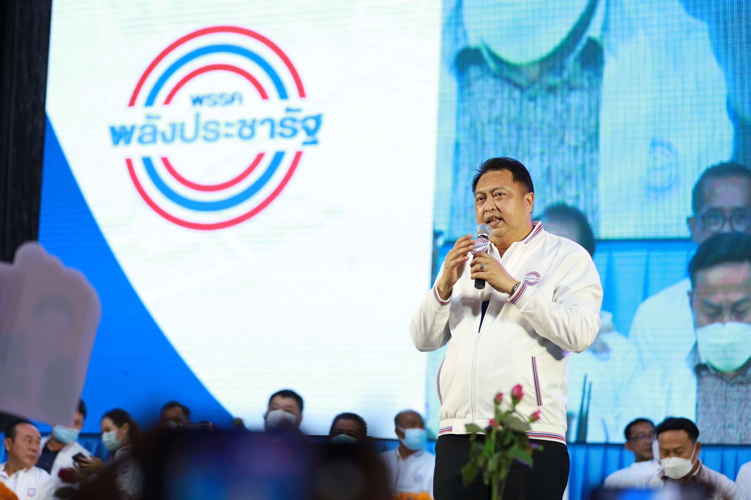 สุชาติ ชมกลิ่น