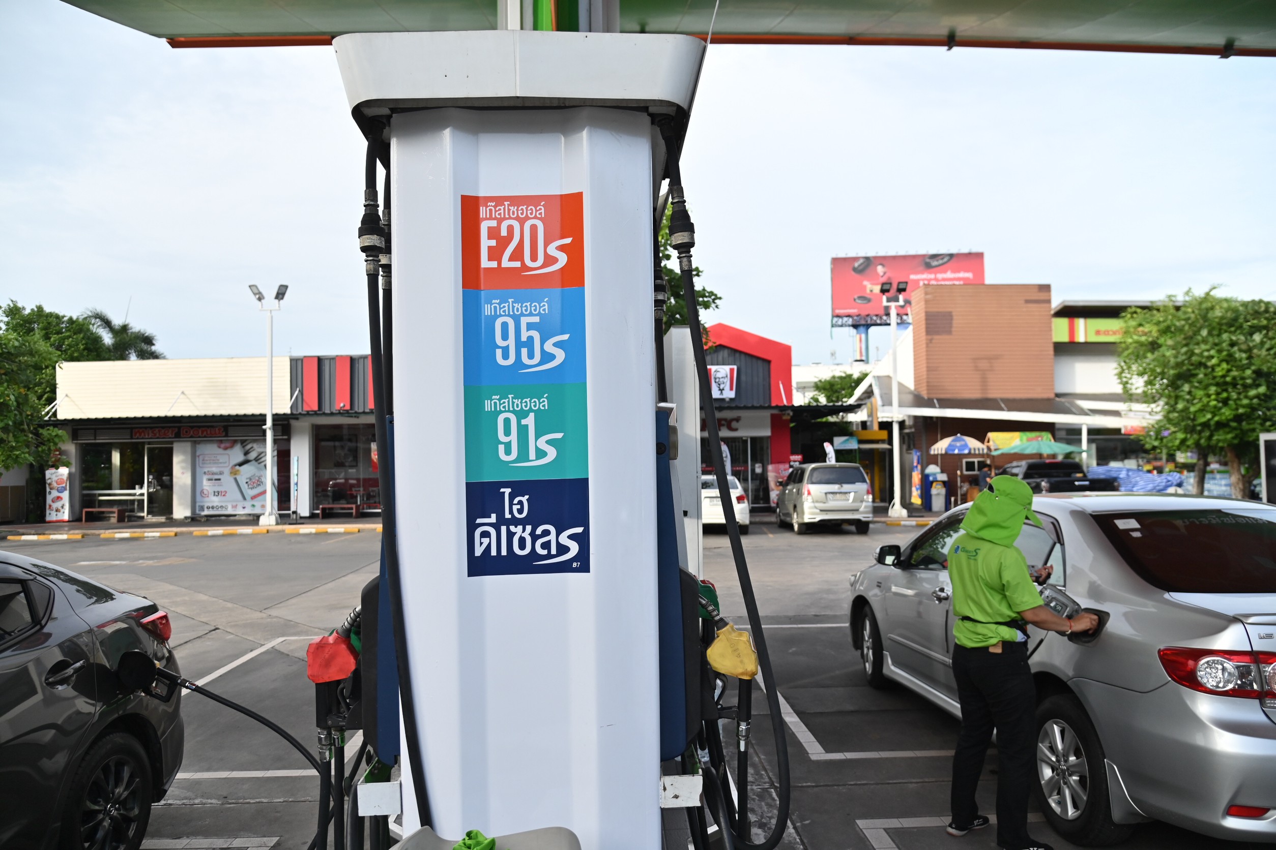 ราคาน้ำมันพรุ่งนี้ โซฮอล์ เบนซิน ขึ้น 80 สตางค์/ลิตร
