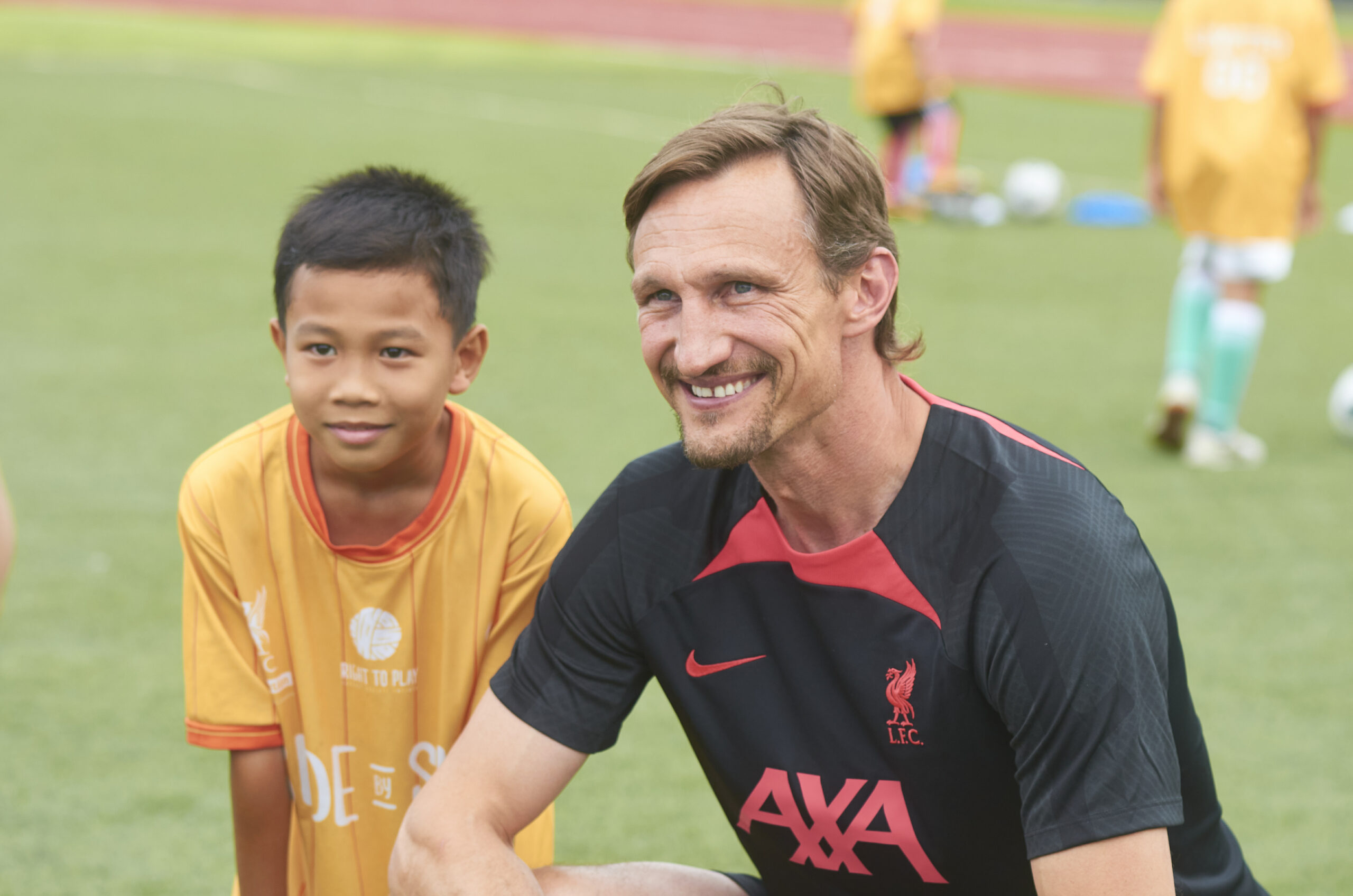 ลิเวอร์พูลจัดค่ายสอนฟุตบอลเด็กไทย ร่วมกับ DKSH และไร้ท์ ทู เพลย์