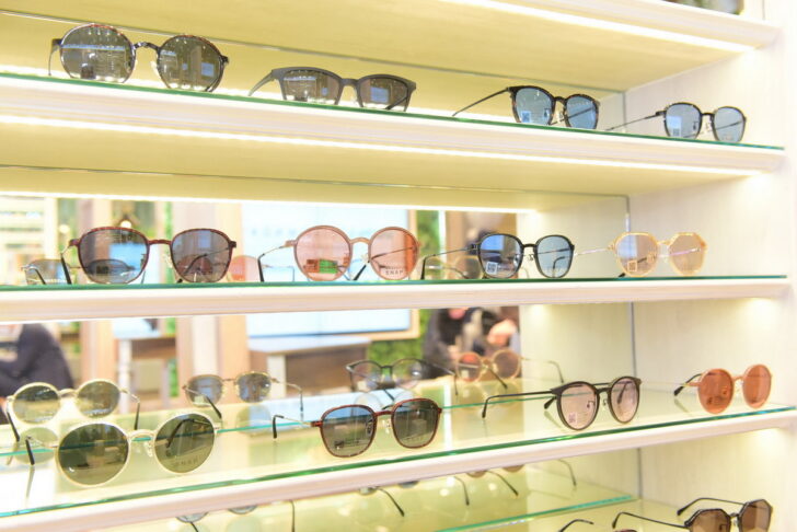 OWNDAYS VISION-S700_8 ชั้นว่างสินค้าในร้าน Owndays