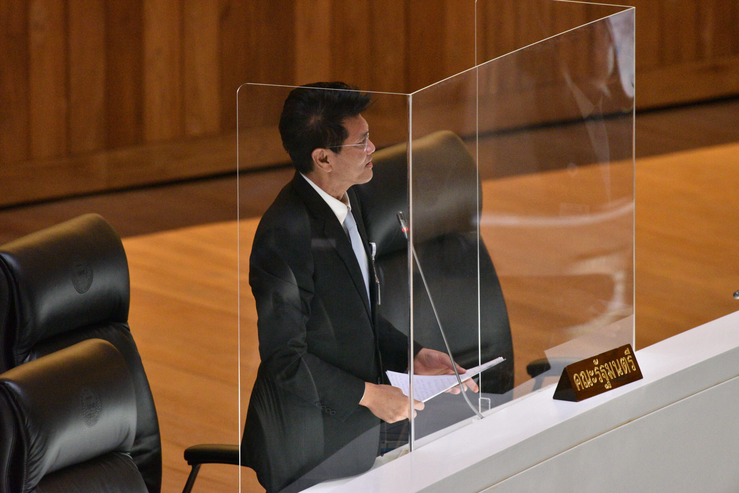 สาธิต รมช.สาธารณสุข ยอมรับยอดติดเชื้อโควิดวันละ 3 หมื่นราย