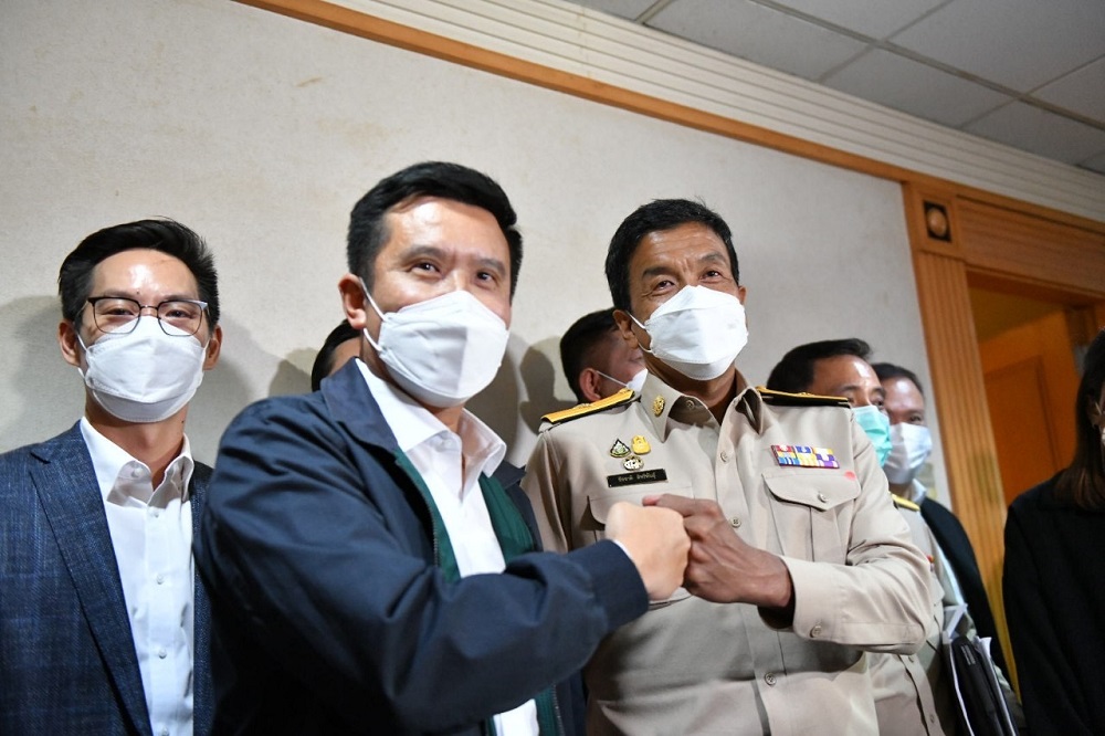 ชัยวุฒิ-ชัชชาติ เคลียร์ดราม่า ยันเป็นคำชม ยังรักกันดี