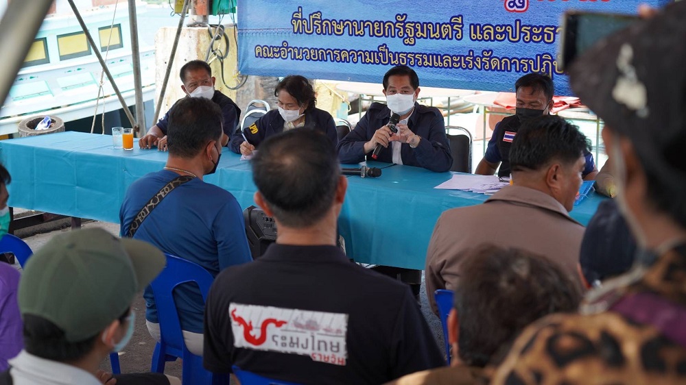 ประมง แรงงานต่างด้าว