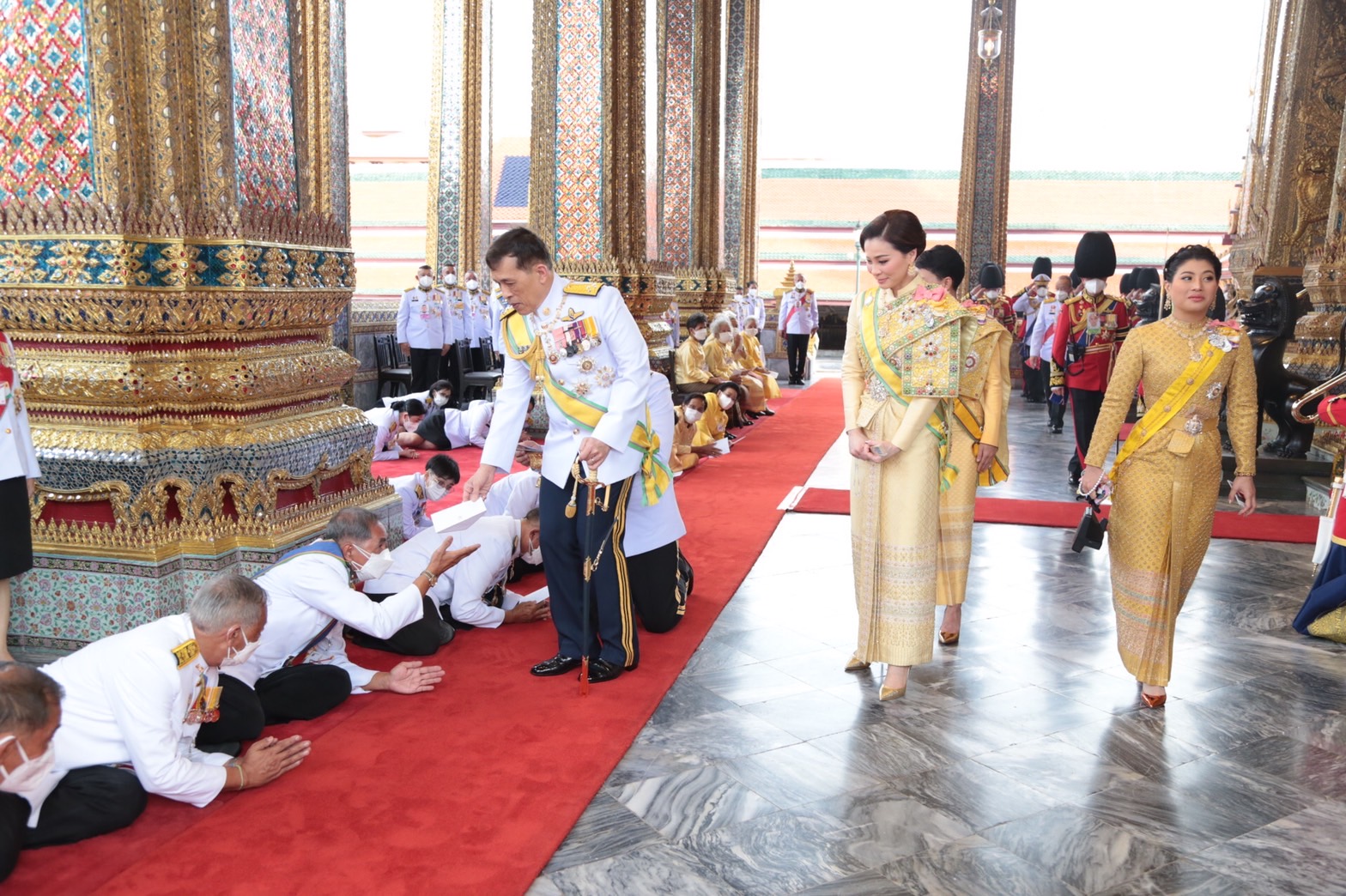 ในหลวง พระราชินี ทรงบำเพ็ญพระราชกุศล พระราชพิธีเฉลิมพระชนมพรรษา