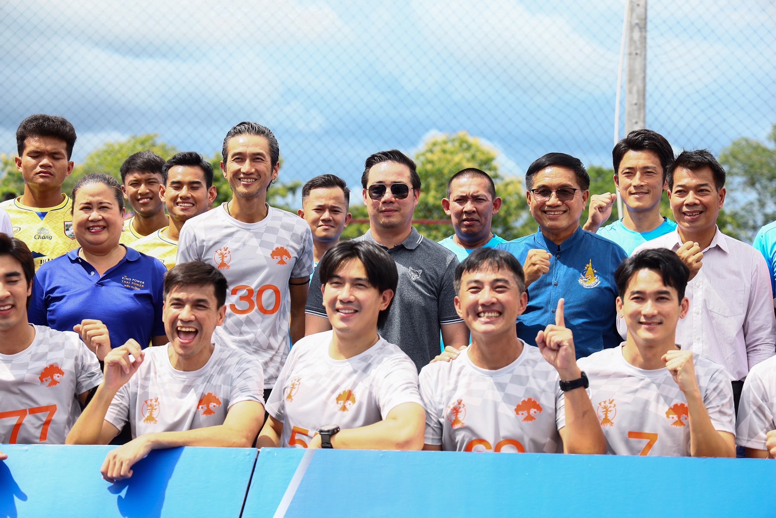 ทีมก้าวคนละก้าว ยกทัพดาราศิลปิน ดวลแข้งฟุตบอลแมตช์พิเศษ