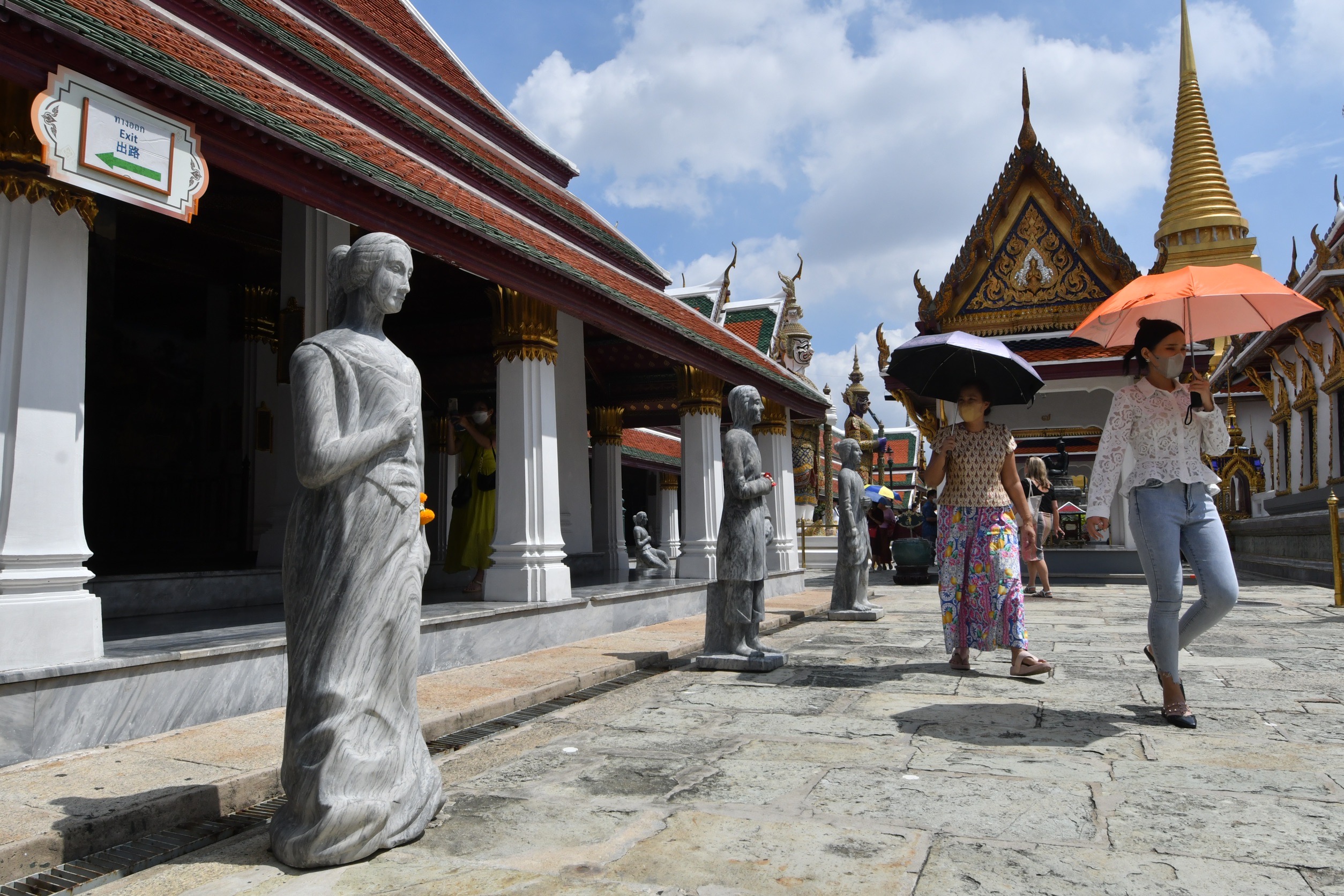 ประติมากรรมหินสลัก ในวัดพระศรีรัตนศาสดาราม