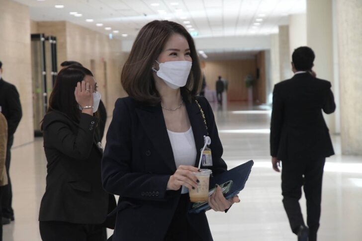 ภรรยาชัยวุฒิ ส.ส. กานต์กนิษฐ์ ลงมติไว้วางใจอดีตสามี ไม่ขอเป็นเครื่องมือการเมือง ภรรยาชัยวุฒิ ส.ส. กานต์กนิษฐ์ ลงมติไว้วางใจอดีตสามี ไม่ขอเป็นเครื่องมือการเมือง