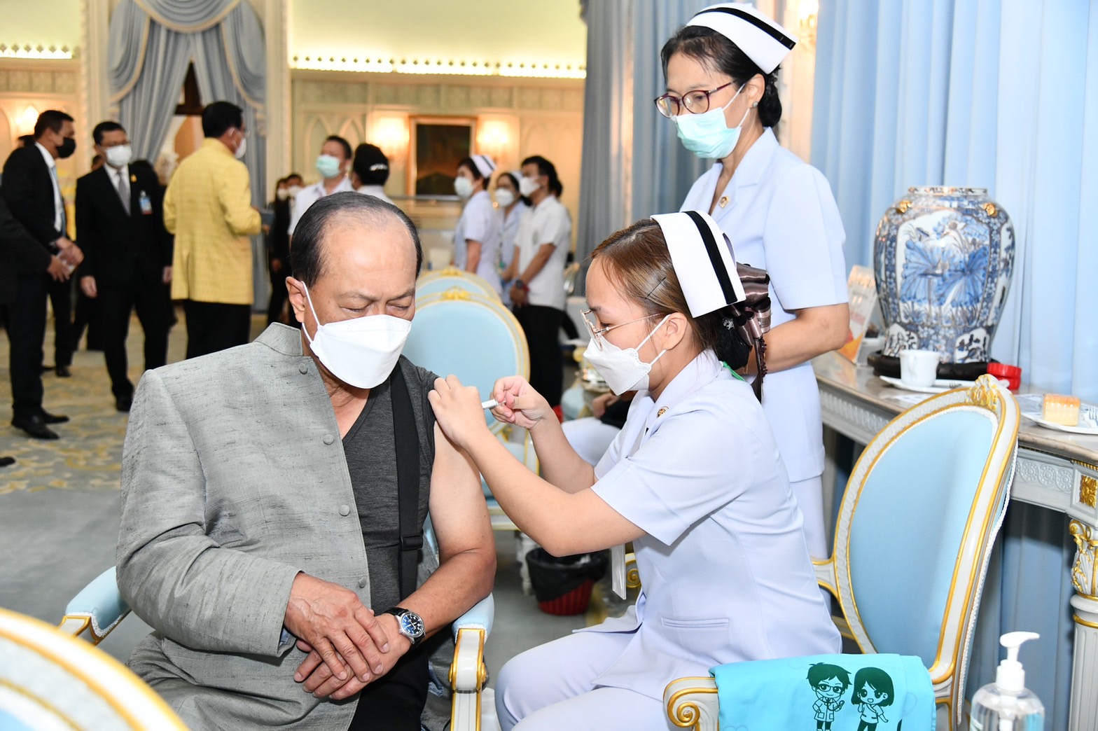 ประยุทธ์ นำครม. ฉีดวัคซีนป้องกันไข้หวัดใหญ่ 4 สายพันธุ์