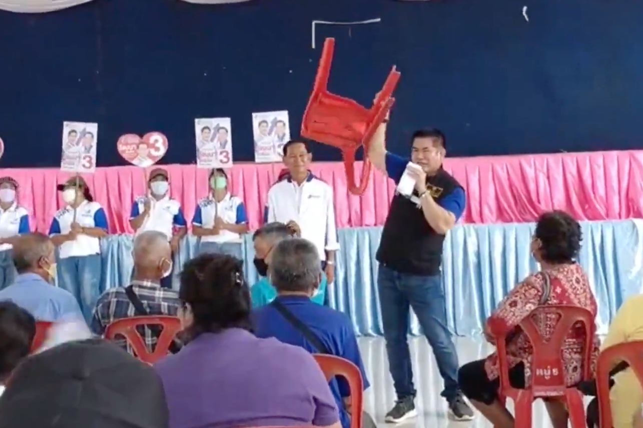 ธรรมนัส หาเสียงลำปาง ชูเก้าอี้ 3 ขา บอก เราชนะแล้ว