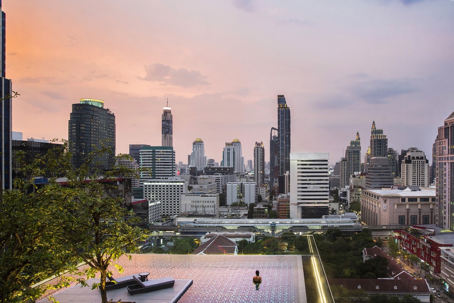 สระว่ายน้ำ ของโรงแรมสินธร มิดทาวน์ กรุงเทพฯ