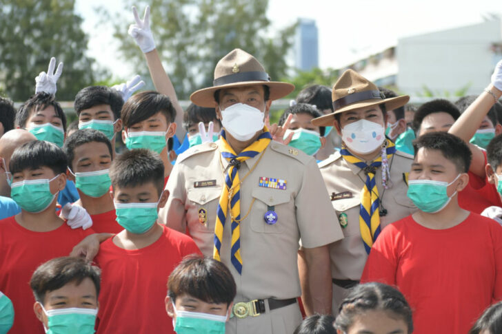 cover-ชัชชาติ-ลูกเสือ.1 ชัชชาติ สวมชุดลูกเสือ ร่วมพิธีสวนสนาม