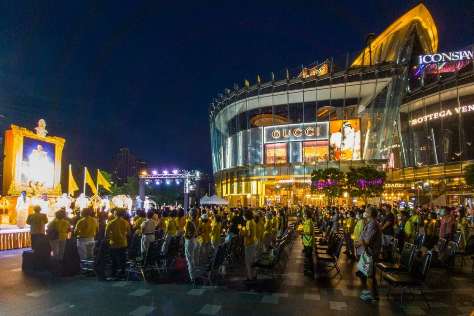 ไอคอนสยาม ร่วมเฉลิมพระเกียรติ ถวายราชสดุดี และจุดเทียนถวายพระพรชัยมงคล 