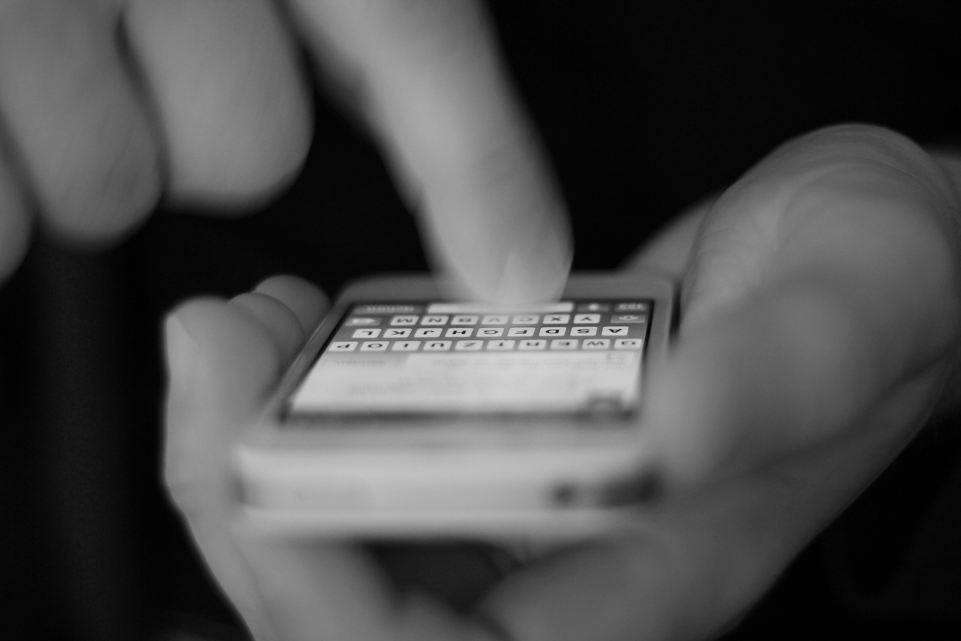 เช็ก 13 แอปพลิเคชั่นอันตราย ดูดเงิน สอดแนม อ่านข้อความ ลบทิ้งด่วน !