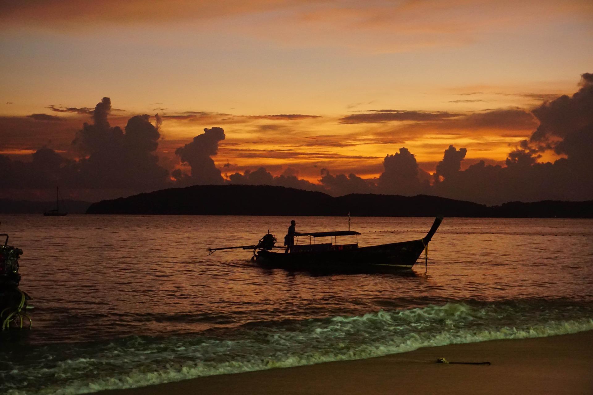 กรมอุตุนิยมวิทยาประกาศฉบับ 2 คลื่นลมแรง เรือเล็กงดออกจากฝั่ง 3-6 ก.ค.