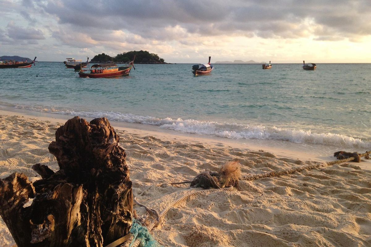 ทะเลไทยติด Top 20 ชายหาดสวยสุดในโลก ประยุทธ์ เร่งกระตุ้นท่องเที่ยว
