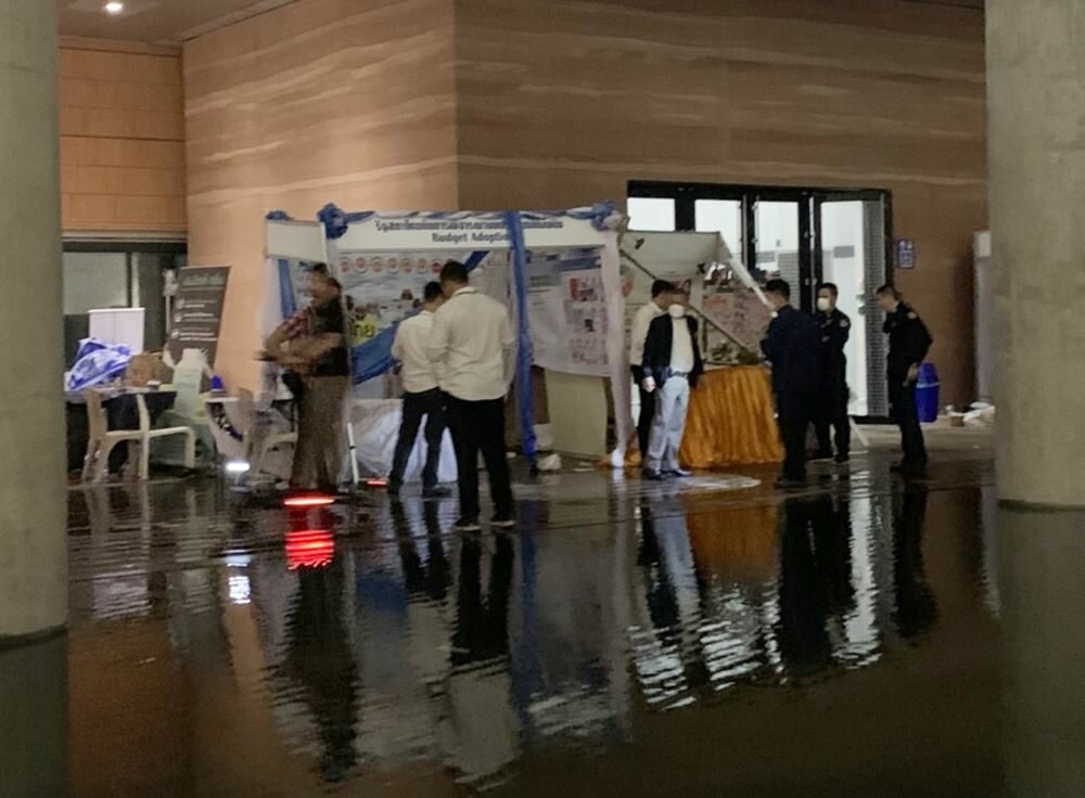 สภาฯแจงข่าวฝนสาดเข้าอาคารรัฐสภา ยันภาพน้ำรั่วเป็นเหตุการณ์เก่า