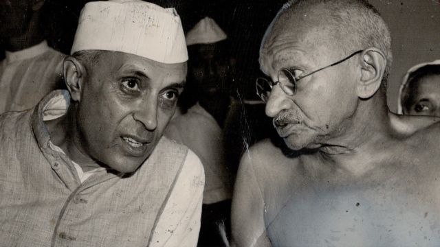 Indian independence leaders Jawaharlal Nehru and Mohandas Gandhi talking together in the 1940s