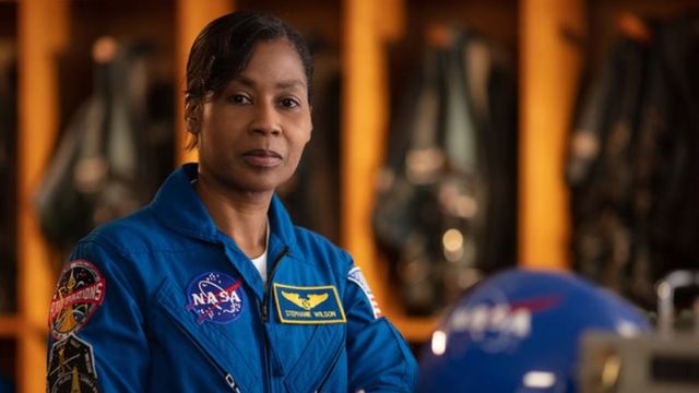 สเตฟานี วิลสัน ผู้หญิงผิวสีคนที่สองที่จะได้เดินทางสู่อวกาศ เป็นหนึ่งในผู้ที่มีโอกาสอย่างมากที่จะได้กลายเป็นผู้หญิงคนแรกที่เหยียบดวงจันทร์