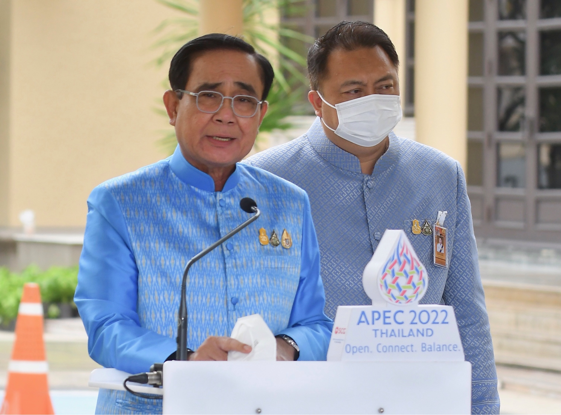 ประยุทธ์ เหมาลำไย 2 พันกิโลจากเกษตรกรเชียงใหม่ แจกข้าราชการ