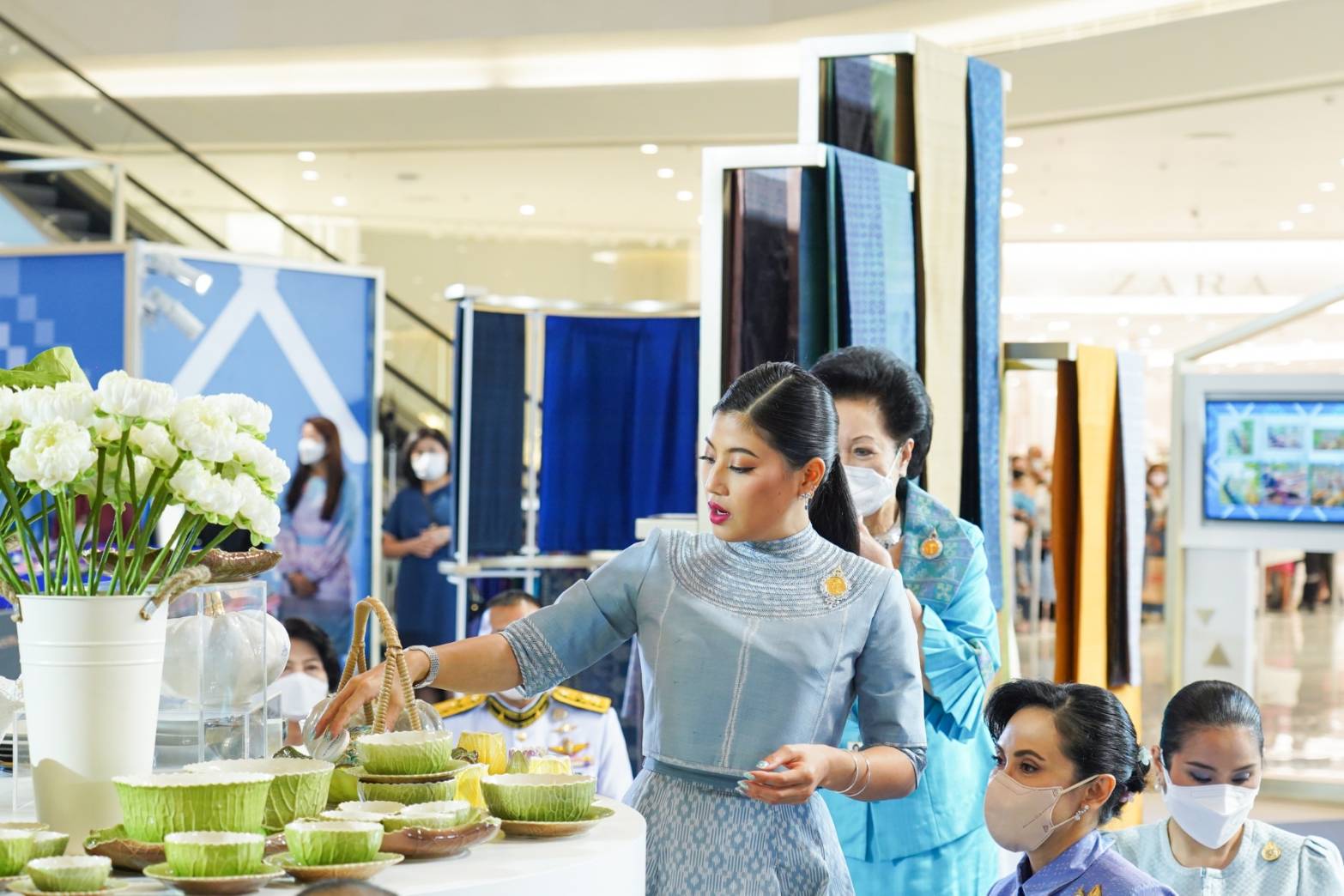เจ้าฟ้าสิริวัณณวรีฯ เสด็จไปทรงเปิดงานและทอดพระเนตรนิทรรศการ ที่ไอคอนสยาม