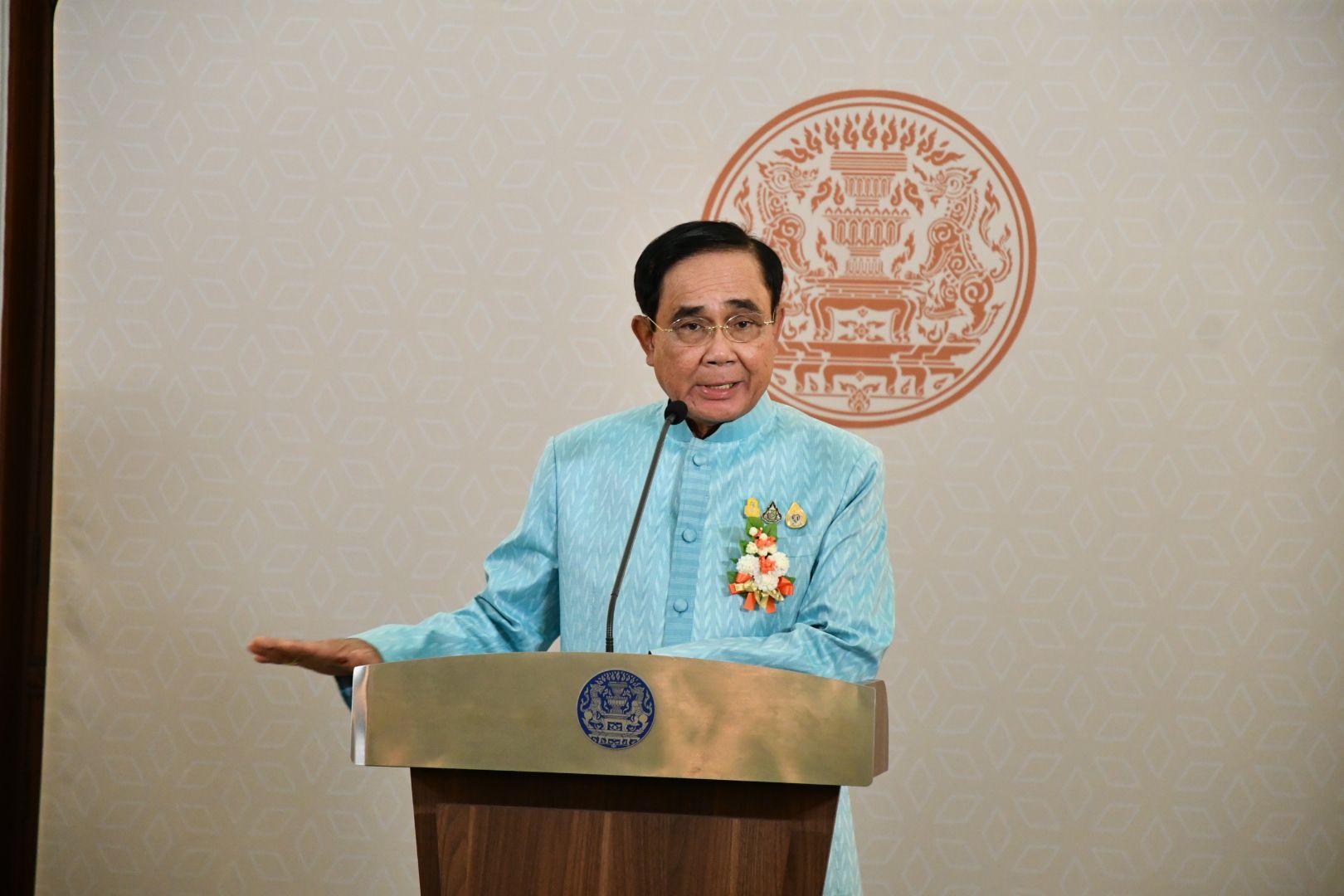 ประยุทธ์ สั่ง ทุกกระทรวง เร่งทำหน้าที่ช่วยประชาชนที่เดือดร้อน