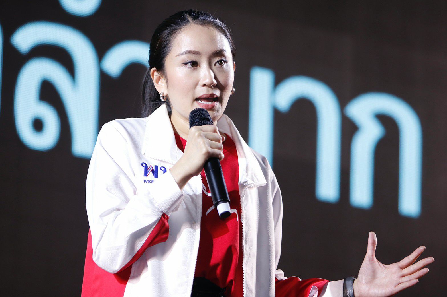 แพทองธาร โชว์เพื่อไทยเป็นรัฐบาล แก้เศรษฐกิจใน 6 เดือน เศรษฐา เชียร์สู้