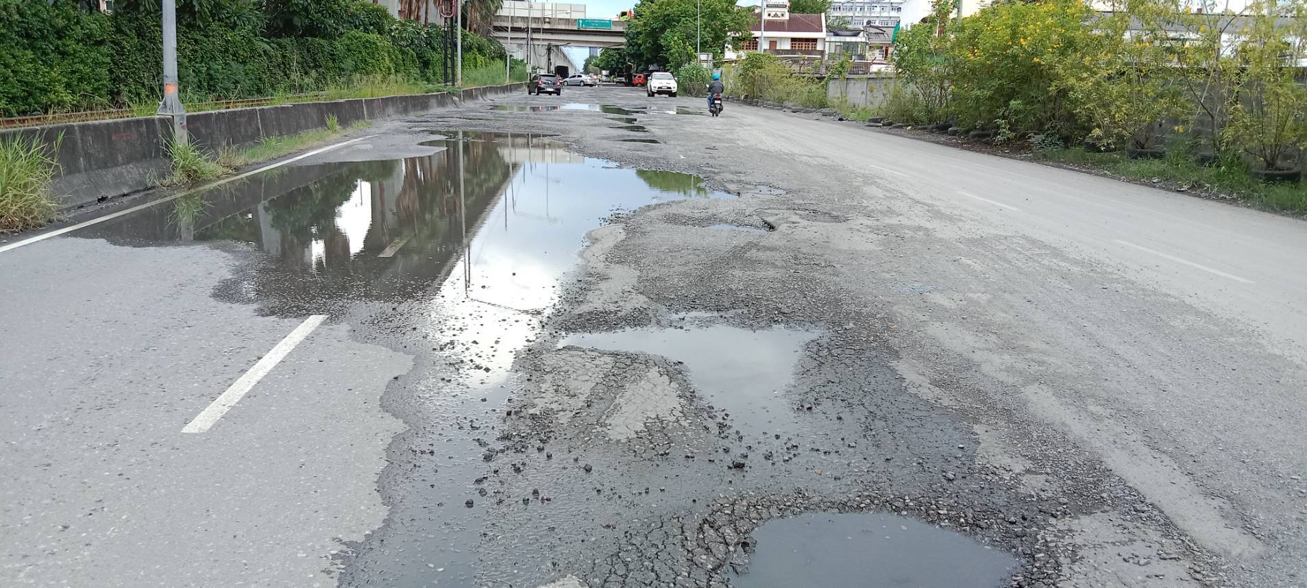 การรถไฟ แจงถนนกำแพงเพชร 7 อยู่ในระยะรับประกัน เร่งผู้รับเหมาปรับปรุง